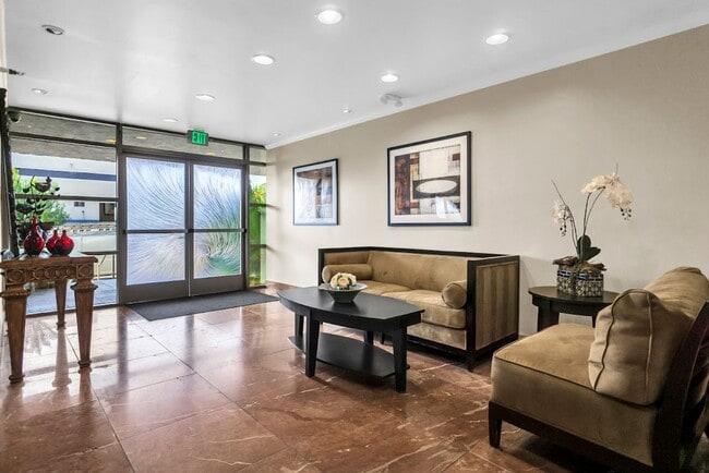 Building Photo - Gorgeous Studio in La Jolla Village! Avail...
