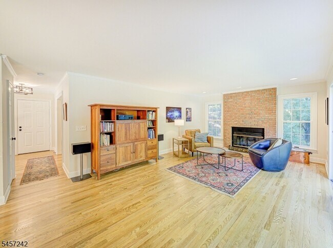 Building Photo - 152 Woolf Rd