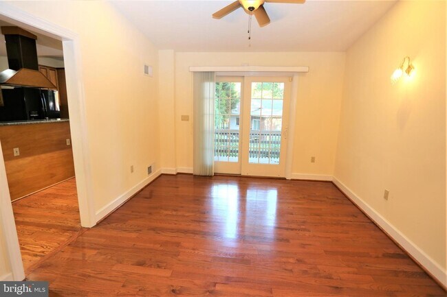 Building Photo - 9705 Fernwood Rd