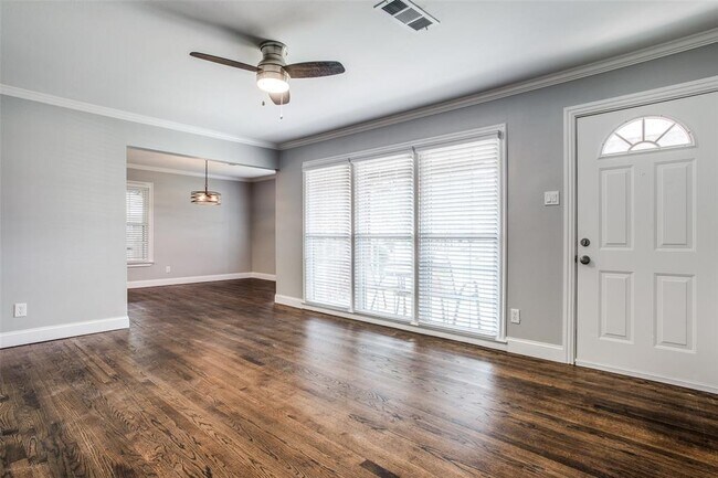 Building Photo - 9334 San Fernando Way
