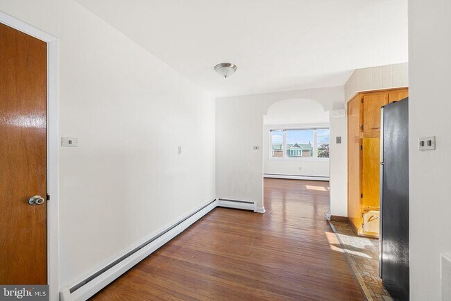 Building Photo - 2042 Faunce St