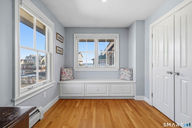 Building Photo - 5 Middle Beach Rd