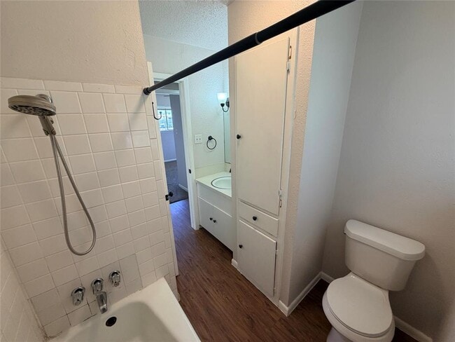 Building Photo - 8520 Woodstone Dr