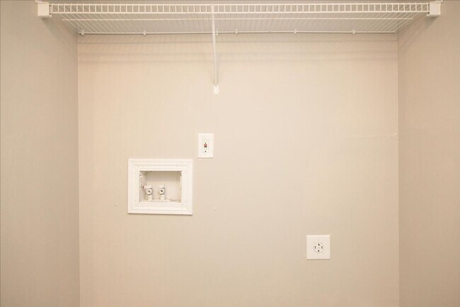 Building Photo - $400 Move In Special: Newly Renovated 3/2 Townhome in Quiet Decatur Neighborhood!