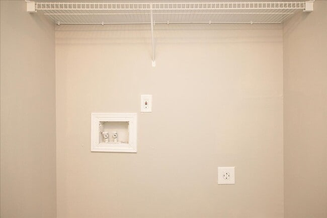 Building Photo - Newly Renovated 3/2 Townhome in Quiet Decatur Neighborhood!