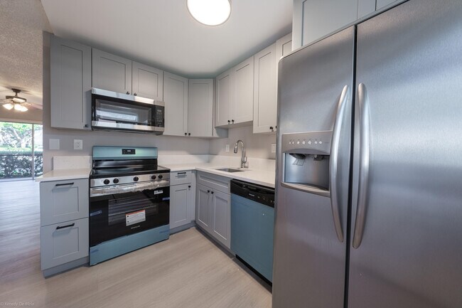Building Photo - 105 Gardens Dr