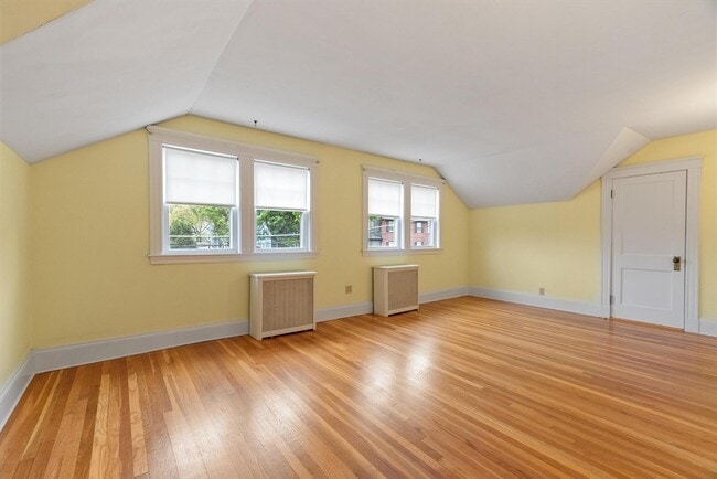 Building Photo - 76 Lynde Ave