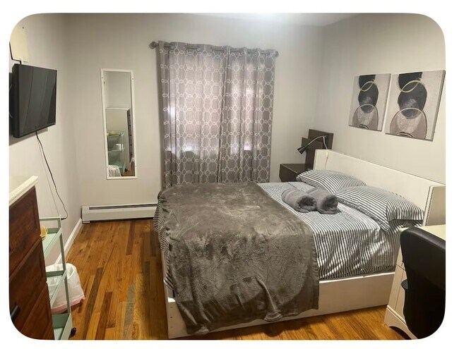 Building Photo - 305 E Mt Eden Ave