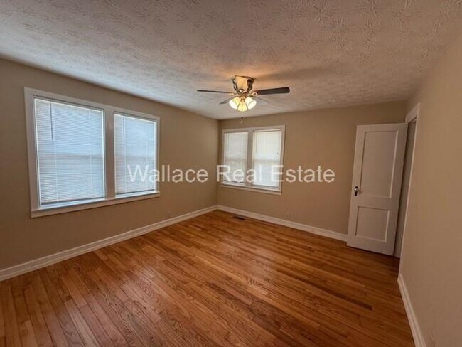 Building Photo - NO STEPS...UPDATED 3 BEDROOM RANCH LOCATED IN FARRAGUT!!