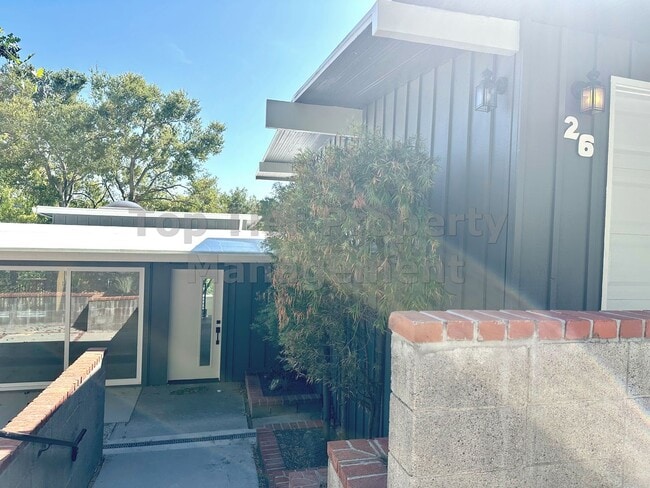 Primary Photo - Beautifully Remodeled 4 Bedroom / 3 Bath /...