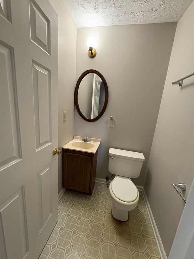 Building Photo - Spacious 2 Bedroom Duplex on Dale Drive!