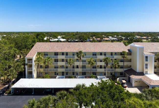 Building Photo - GORGEOUS 2 BEDROOM, 2 BATHROOM 1ST FLOOR CONDO LOCATED IN THE HIGHLY SOUGHT AFTER TENTH FAIRWAY A...