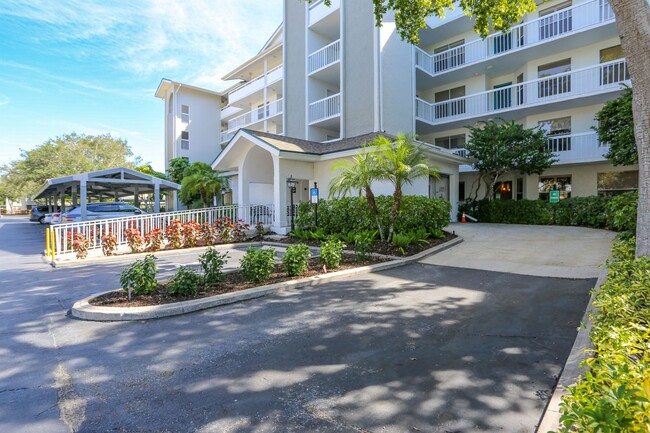 Building Photo - Live the Naples Lifestyle – Elegant 2BR/2B...