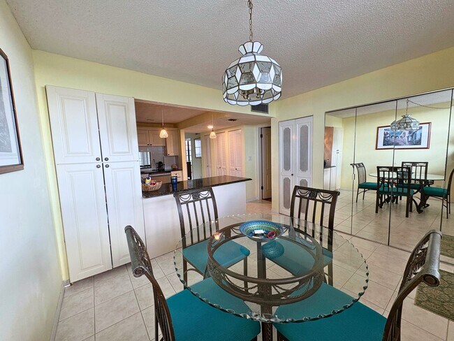Building Photo - Calling All Snowbirds! 2-Bed, 2-Bath Condo...
