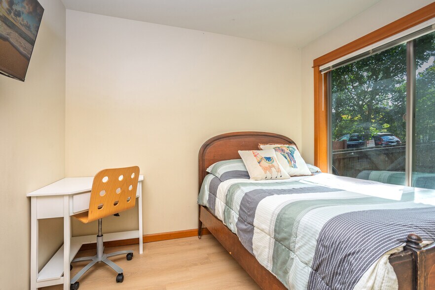 Building Photo - 3314 Wetmore Ave S