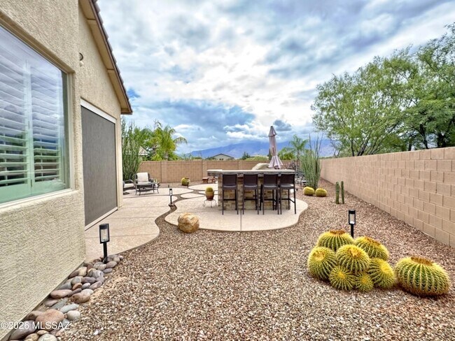 Building Photo - 909 W Leatherleaf Dr