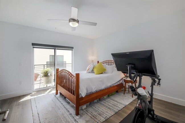 Building Photo - 2213 Poquito St