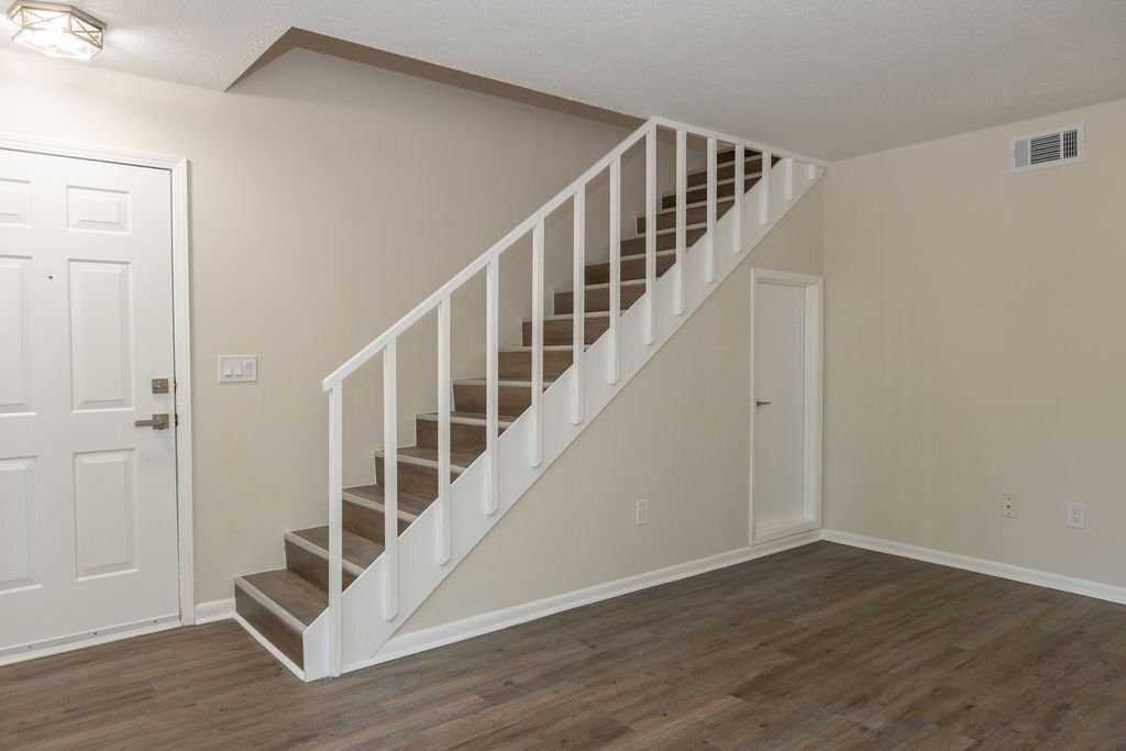 Building Photo - 107 Hampton Dr
