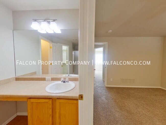 Building Photo - 6239 Hartman Dr