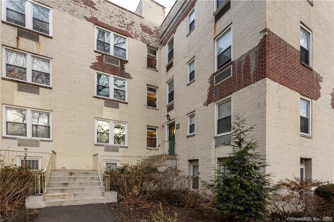 Building Photo - 140 Summer St