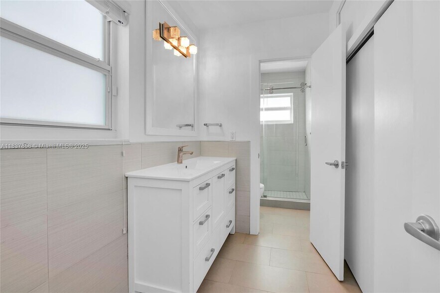 Building Photo - 5990 SW 86th St