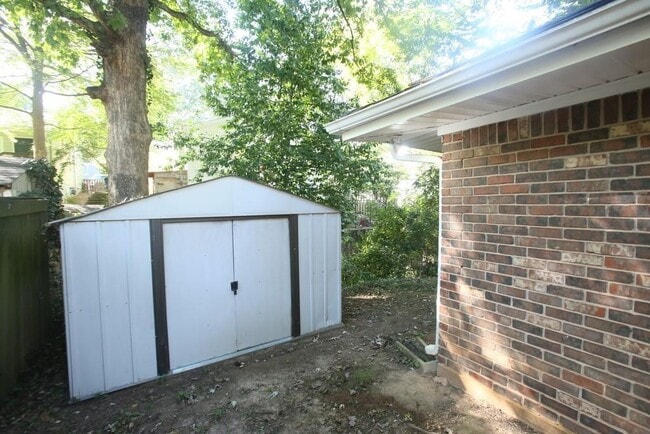 Building Photo - 322 Nelms Ave NE