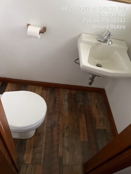 1/2 bath - 4123 Marr Rd