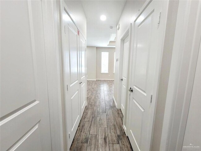 Building Photo - 1015 E Starr Rd