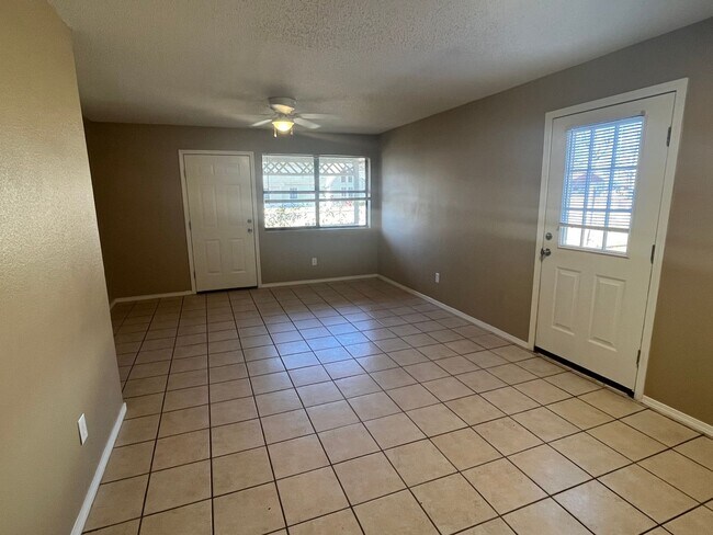 Building Photo - 307 Harris Cir
