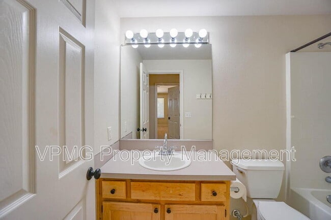 Building Photo - 2115 NW 143rd Cir