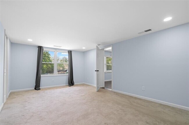 Building Photo - 1824 Atherton Dr