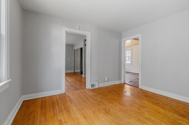 Building Photo - Your Timeless Haven in St. Paul for $2,599/month! $250 OFF 1st MONTH!