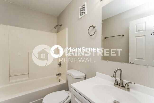 Building Photo - 3 Bedroom Pet-Friendly Home in Louisville,...