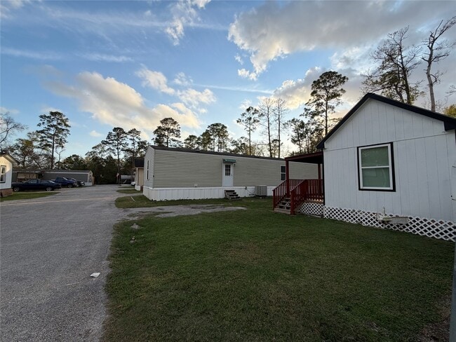 Building Photo - 3510 Fox Dr