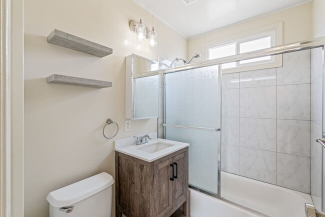 Building Photo - Cute, Comfortable and Convenient Apartment...