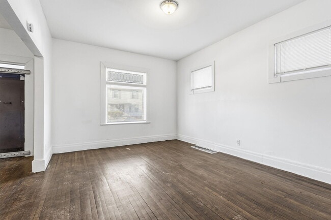 Building Photo - 550 Mt Vernon St