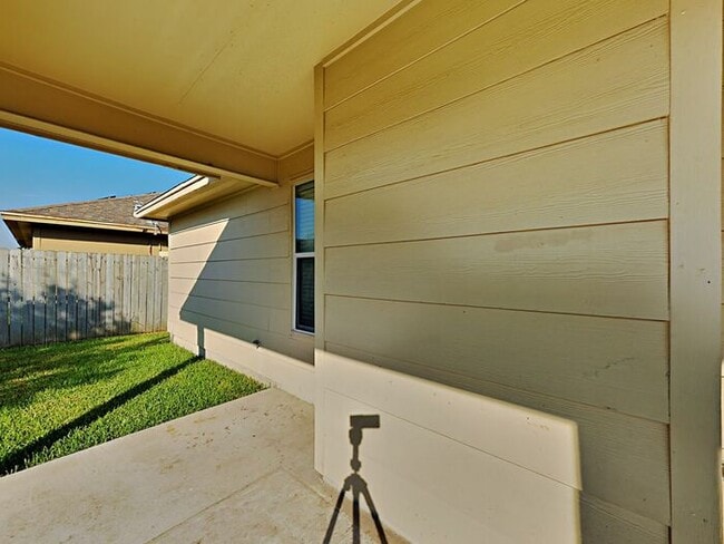 Building Photo - No Application Fees* $250.00 off 1st month...
