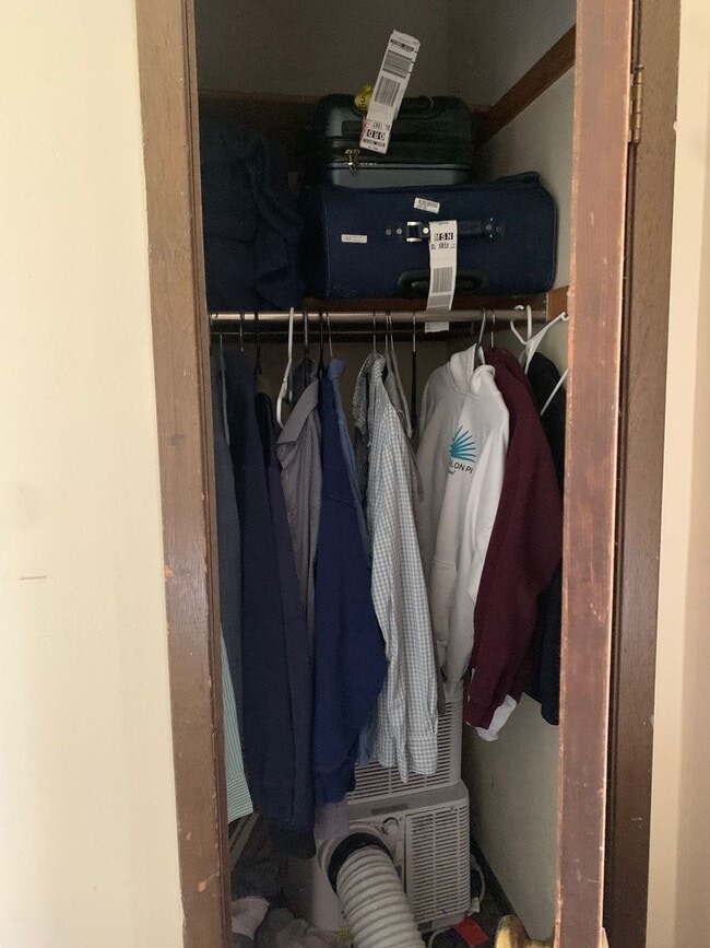 Interior Photo - 614-616