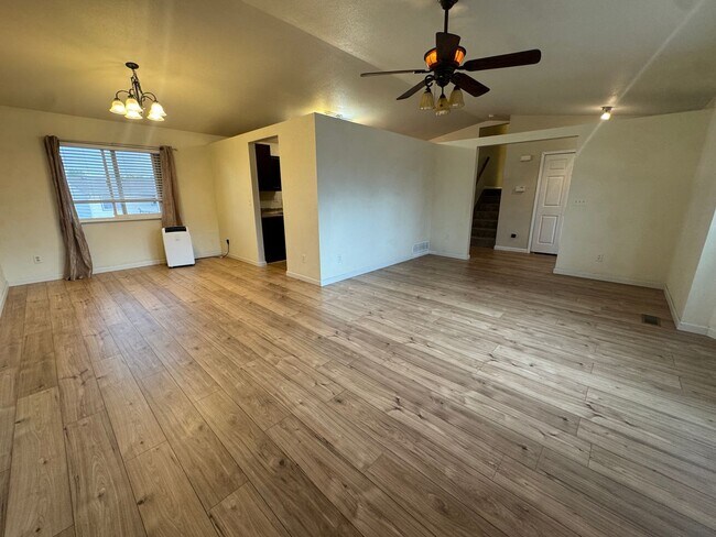 Building Photo - 7126 Oxmoor Ln