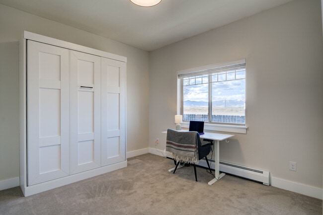 Building Photo - 32 E Clara Ct