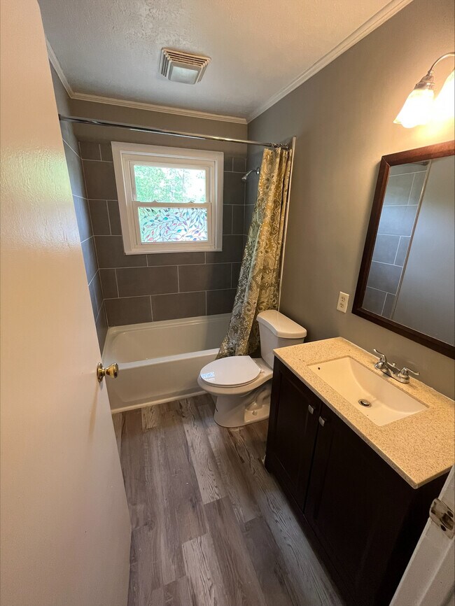 Building Photo - 156 N Avon Ave