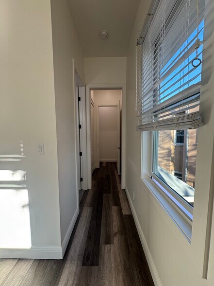 Building Photo - 1537 9th St