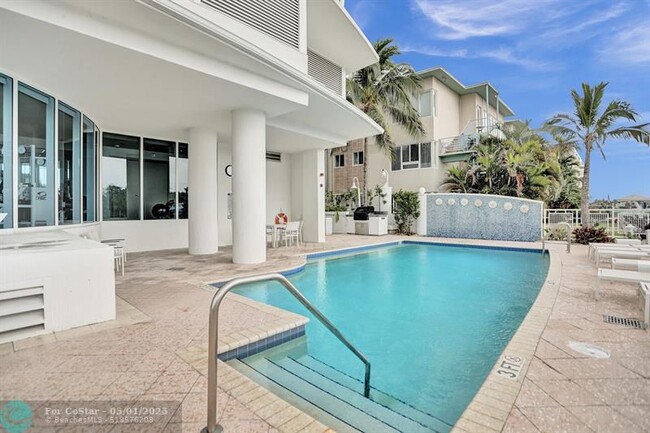 Building Photo - 715 Bayshore Dr