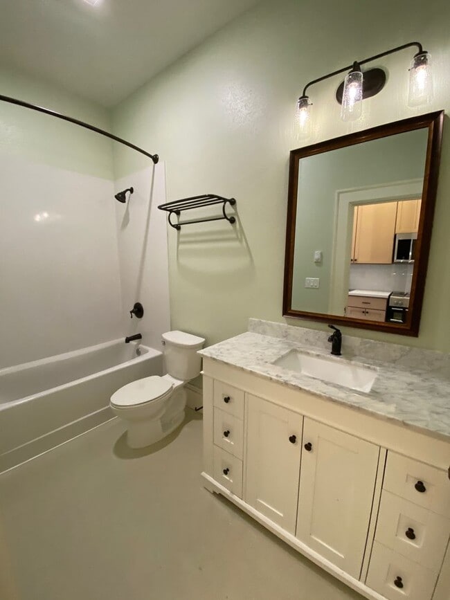 Building Photo - Beautiful 1 bed/1bath apartment in Cottage...