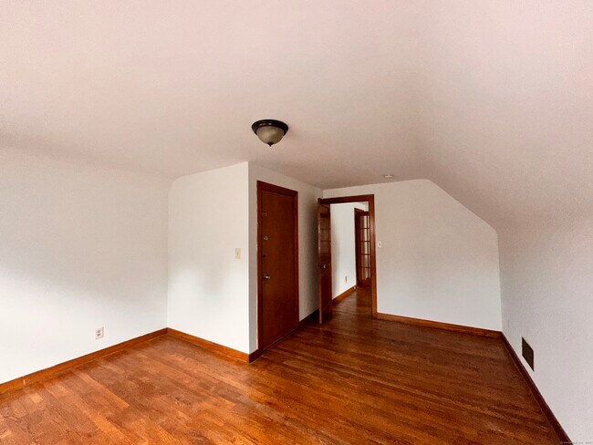 Building Photo - 253 Olivia St