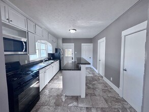 Building Photo - Spacious 3 Bed Home with Enclosed Porch & Detached Garage