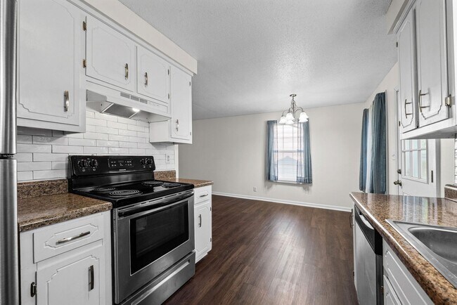 Building Photo - 3 Bedroom Pet Friendly Home For Rent!