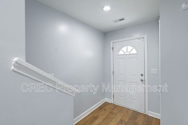 Building Photo - 2882 Mackenzie Ct