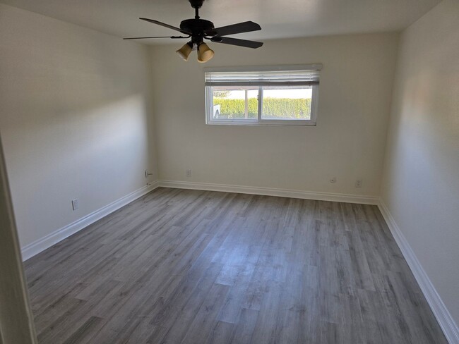 Building Photo - **Special** Renovated downstairs 2 bedroom...