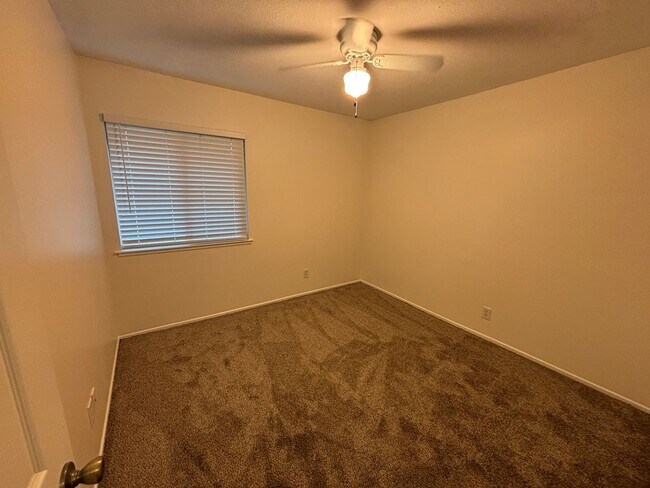 Building Photo - Charming Single-Story 3-Bedroom Pool Home ...